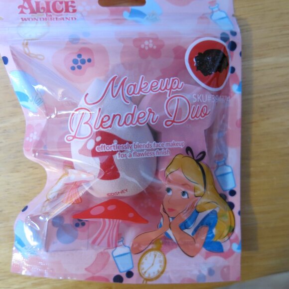 Alice in Wonderland Lip Gloss AND Beauty Blender Bundle 5 items - Picture 3 of 5